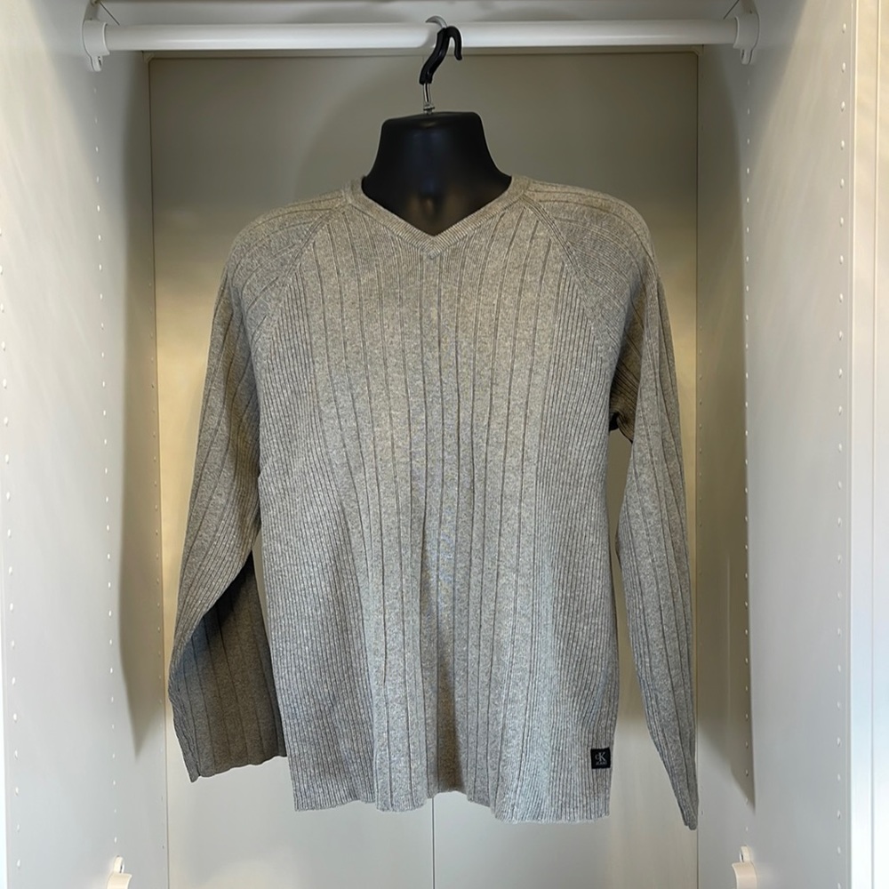 EUC Calvin Klein Jeans Gray V-Neck Sweater Size Large